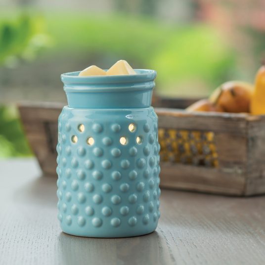 blue hobnob warmer with melts on the tray